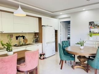 Catba Backpackers - Sea Vibe Pool Bar & Bungalow - 1