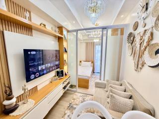 Cozy and Comfy Retreat with Balcony - 0