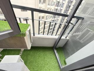 Cozy and Comfy Retreat with Balcony - 9