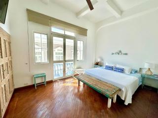 By Calamari Homes - Ayos 206 - Walled City - 2