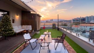 Private Rooftop Home, Sunlit Space, Sunset View - 9