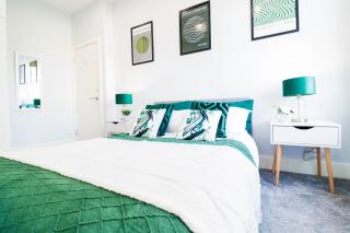 Deluxe Battersea 2-Bed 2 Minutes From Station - 1