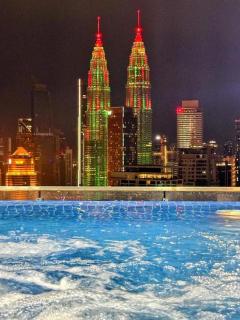 The Luxe Infinitum Grand Signature Skypool KLCC - 0