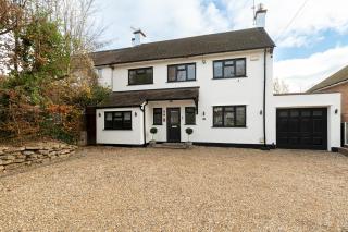 Modern Cosy Home w Stylish Interior - Pass the Keys - 5