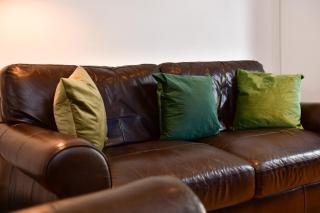 Stylish 2-Bed • Close to City Heath Hospital - Pass the Keys - 1