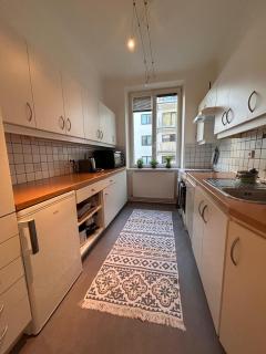 Bright & Spacious Family Apartment - 8