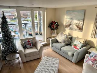 Riverside View Penthouse in Balloch, Loch Lomond - 0