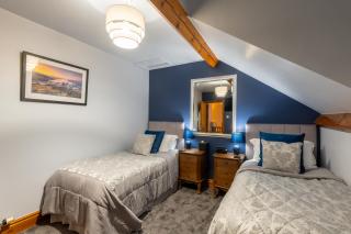 Brooklands 5 Star Guest House - 5