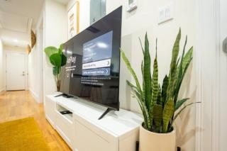 80-3 3BR Boston - Charming Apt near Dorchester Center - 1