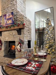 Holly Cottage Cozy Loft - 9