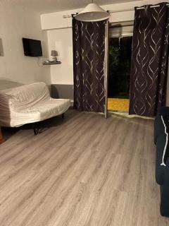 Grand Studio rez de jardin avec parking à 5 min à pieds de la mer et commerces - 2