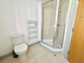 York City Centre 2-Bed Apartment with Balcony Views Close to Christmas Market - 3