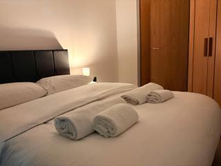 York City Centre 2-Bed Apartment with Balcony Views Close to Christmas Market - 7