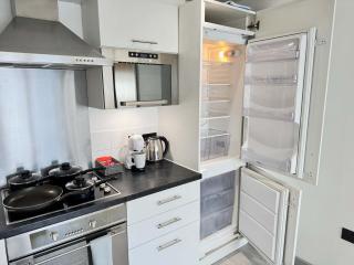 York City Centre 2-Bed Apartment with Balcony Views Close to Christmas Market - 3