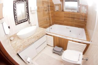 Castelinho Solemar - Suíte Premium com Banheira Privativa e Ar - 6