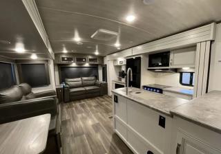 Beautiful elegant trailer with ocean views that are breathtaking - 1