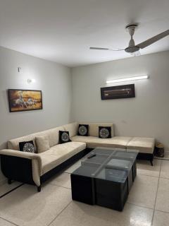 3 Bedrooms Apartment in central Islamabad near bluearea - 4