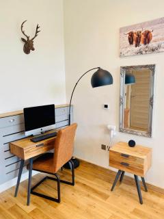 Luxury Portree Cottage Hillside - 8