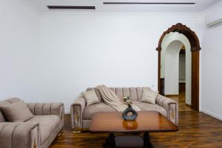 Euro Renovated & Comfy 2 bedrooms apartment TM200 - 5