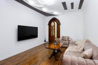 Euro Renovated & Comfy 2 bedrooms apartment TM200 - 4