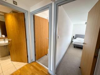 York City Centre 2 Bed Flat with Views - Steps from Christmas Market - 2