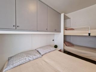 Homely apartment with great view and pool - 4