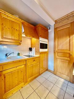 New! Charming 2-Bedroom Apartment Close to Ski Lifts - 4