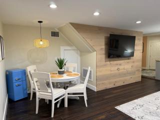 LaLa Land Studio City retreat in the trees - 5