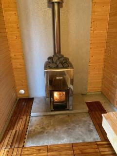 Madam Blås mysiga stugor med vedeldad bastu och badtunna - 6