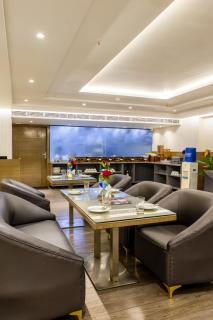 Newly Built Gold The Royal With Rooftop Restaurant - 2Mins Walk From New Delhi Rail Station & 5Mins from Connaught Place - 2