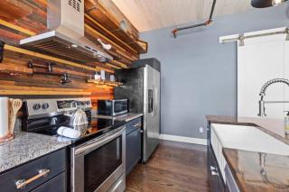 Downtown Urban Loft above Restaurants - 2