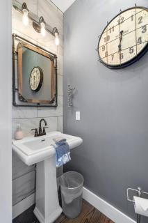 Downtown Urban Loft above Restaurants - 1