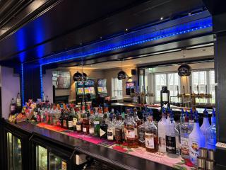 Royal Hotel, Bar & Grill - 5