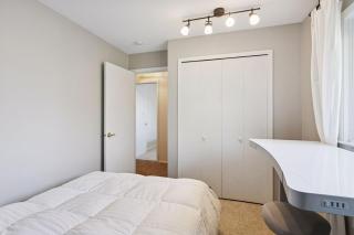 Modern, Peaceful Home w Hot Tub Near Medicine Lake - Minneapolis - 2