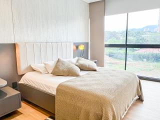 Lujo & Confort - Moderno apto con piscina y tennis - 0