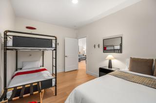 Hygge Hideaway - Breathtaking Lake View & Hot Tub - 7