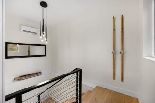 Hygge Hideaway - Breathtaking Lake View & Hot Tub - 2