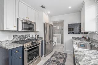 Gorgeous & walkable third story Downtown apt - 4