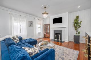 Gorgeous & walkable third story Downtown apt - 0