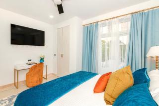 Boardwalk Steps from the Beach - 4