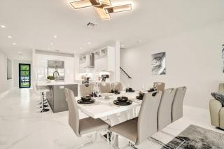 New 4BR w Pool Walk to Las Olas 5mins to Beach - 6