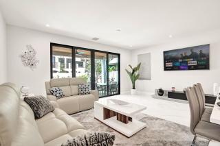 New 4BR w Pool Walk to Las Olas 5mins to Beach - 8