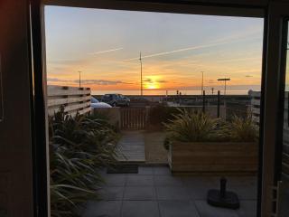 Studio neuf déco vintage face mer,terrasse ,jardin,wifi,parking sous-sol - 3