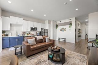 Luxury Skyline Escape, FIFA World Cup, King Bed, Free Parking, DT View, Sauna - 2