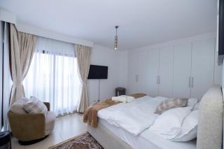 Aureum Residences Astoria - 6