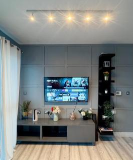 Comfy Stylish Unit Near Canary Wharf l Top Floor Ideal for Business and Leisure Privacy l No Minimum Stay I - 2