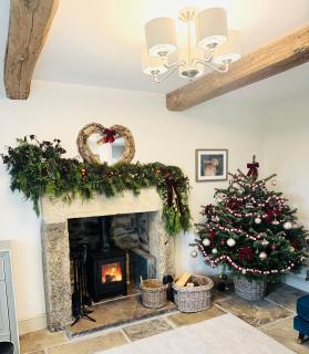 Bents Holiday Cottage, parking and country views - 9