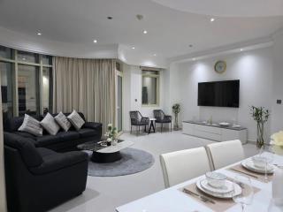 Luxury Furnished 2 BR with Stunning Sea View - 9