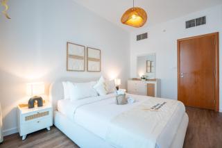 Premium 3BR Sea View Getaway Beach Tower A - 7