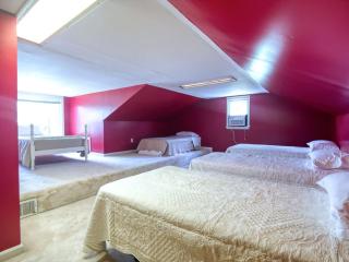 Boho Waterfront Getaway 5 Bedroom Retreat - 7